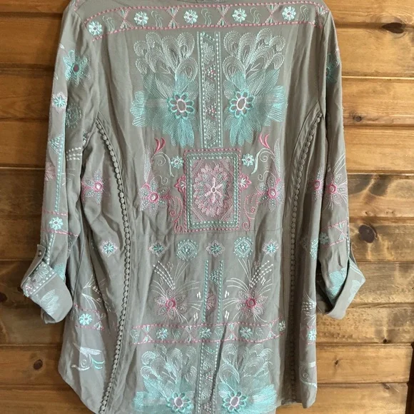 Soft Surroundings Gray Blouse with Pink and Blue Embroidery - Picture 4 of 7